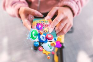 Pengaruh Media Sosial dalam Public Relation Modern